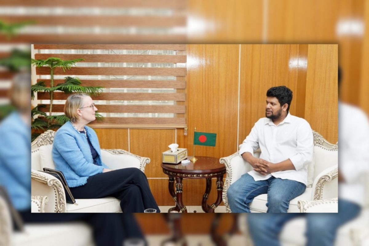 ব্রিটিশ হাইকমিশনারের সঙ্গে তথ্য উপদেষ্টার সৌজন্য সাক্ষাৎ