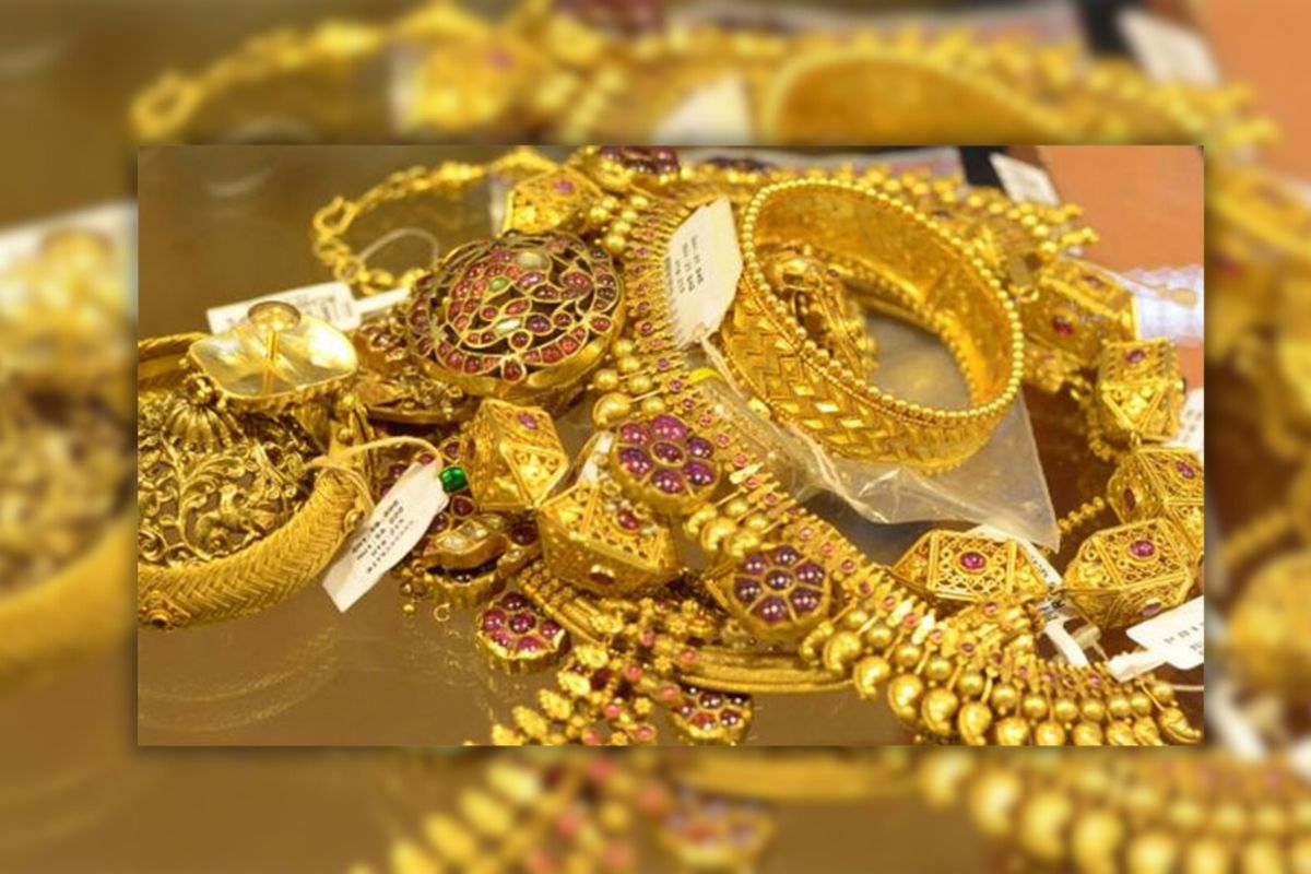 ৭০ ভরি সোনা লুট, জড়িত চার জন পুলিশ