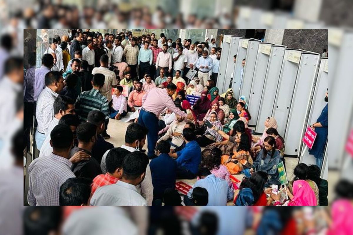 দাবি আদায়ের আন্দোলন: এনবিআরে আইনশৃঙ্খলা বাহিনী মোতায়েন