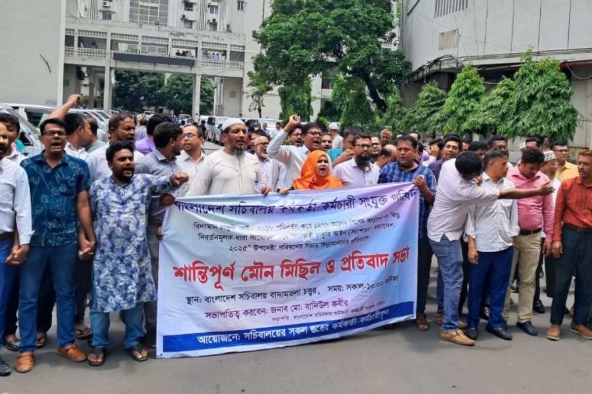 বিক্ষোভে উত্তাল সচিবালয়