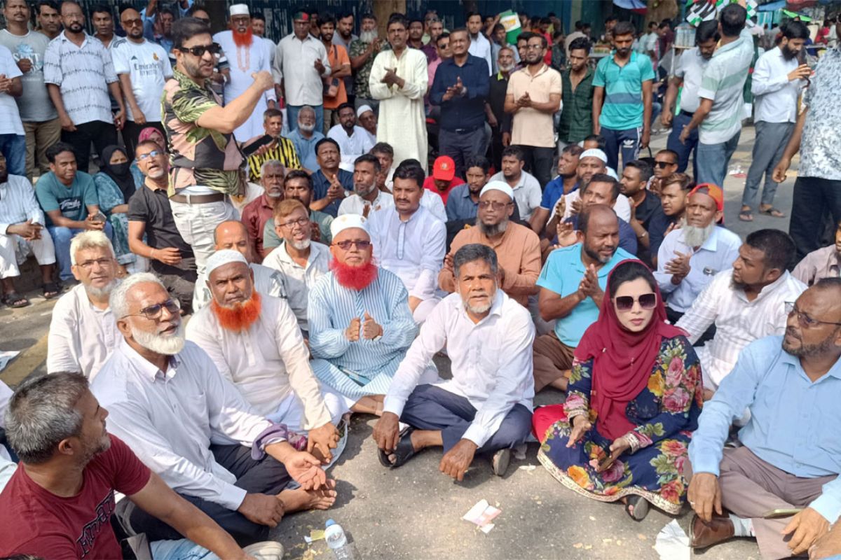 নাগরিক সেবা বন্ধ করে ইশরাক সমর্থকদের বিক্ষোভ