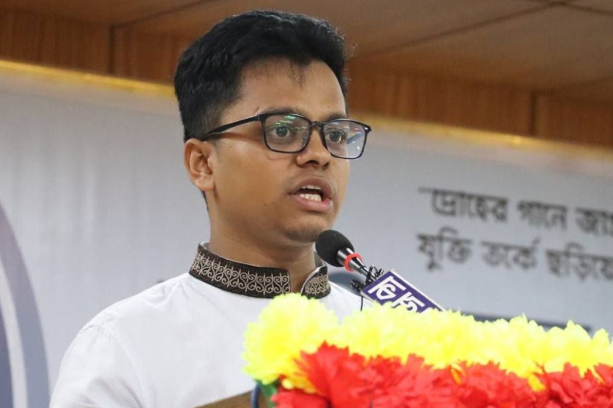গভীর রাতে ঢাবি শিবির সভাপতির ফেসবুক পোস্টে তোলপাড়