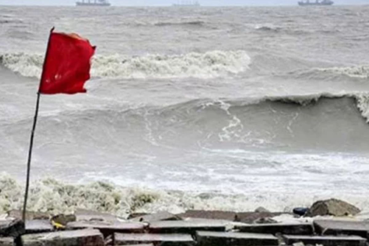 সুস্পষ্ট লঘুচাপ নিম্নচাপে পরিণত, সতর্ক সংকেত