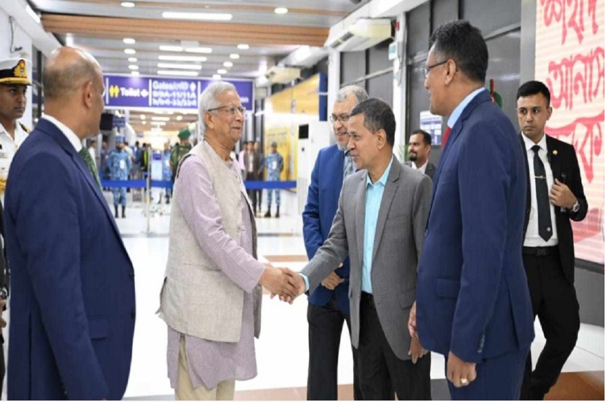জাপান সফর শেষে দেশে ফিরেছেন প্রধান উপদেষ্টা