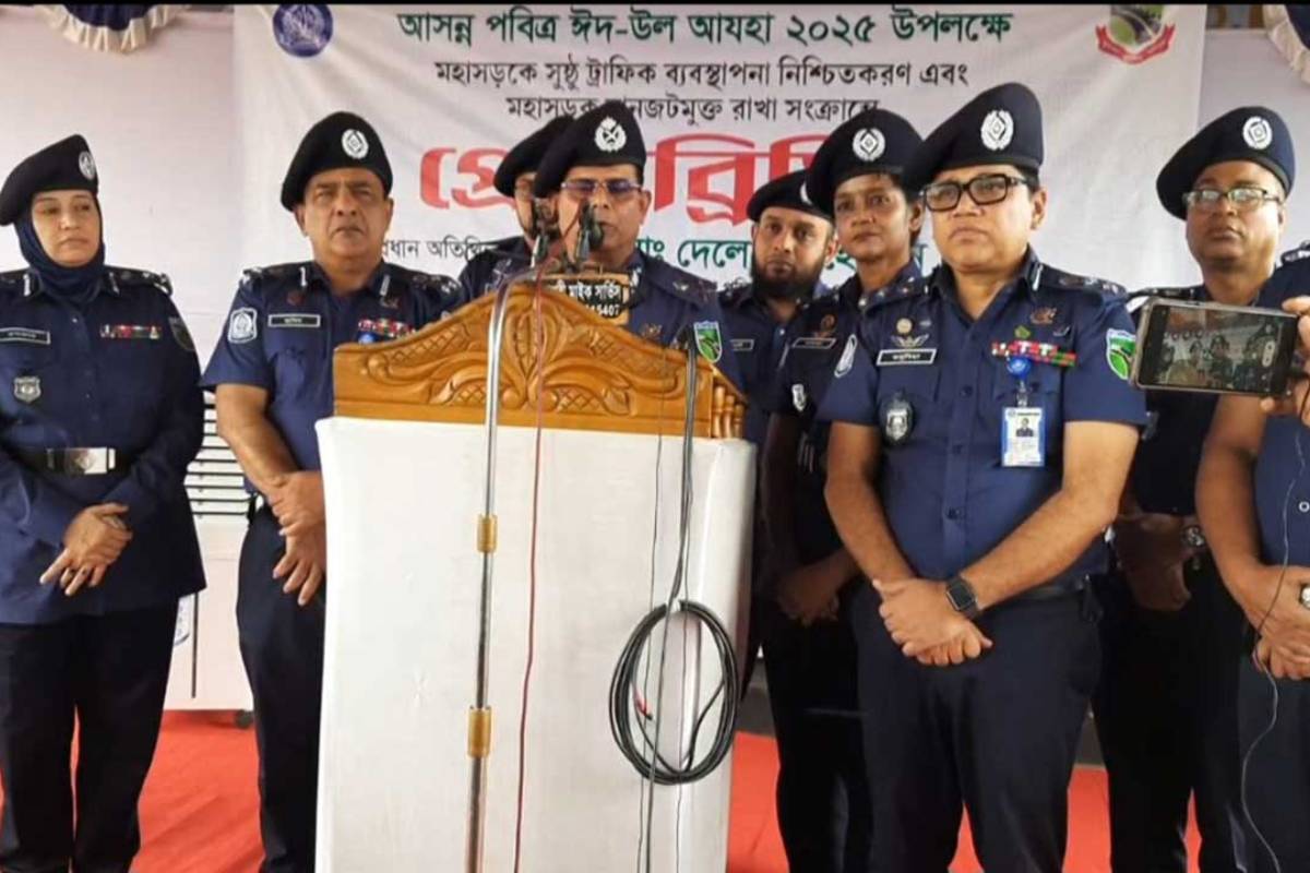যানজট রোধে মহাসড়কে ৪ হাজার পুলিশ মোতায়েন