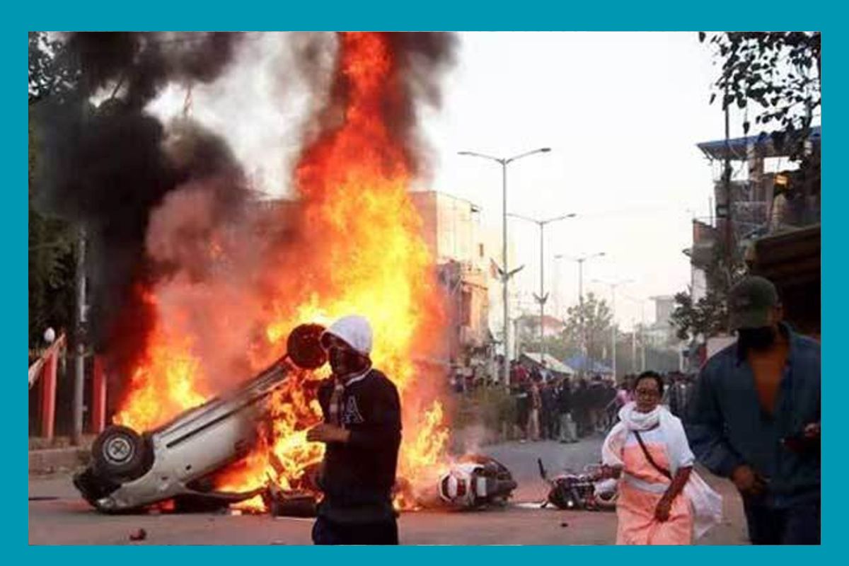 মণিপুরে অনির্দিষ্টকালের কারফিউ জারি, বন্ধ ইন্টারনেট