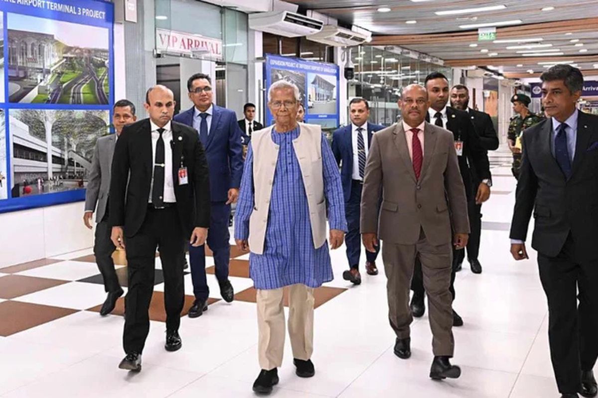 চার দিনের সফরে লন্ডনে পৌঁছেছেন ড. ইউনূস