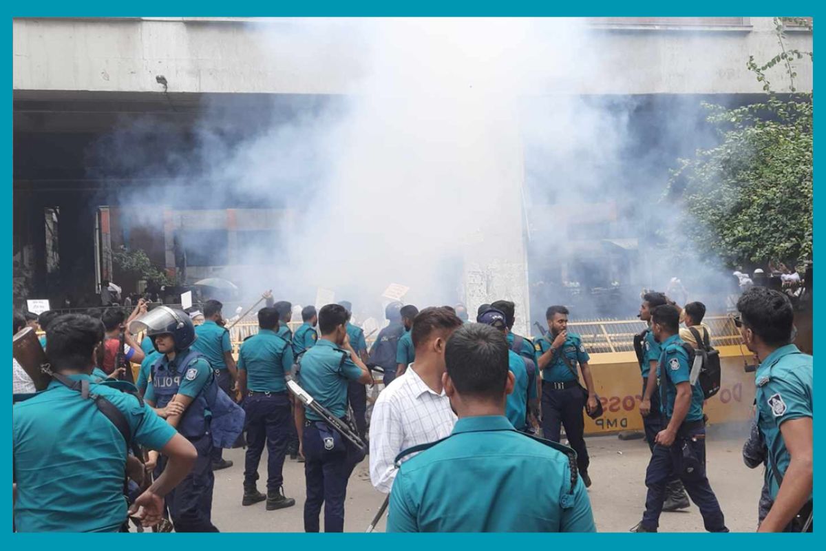 হঠাৎ উত্তপ্ত রাজধানীর প্রেস ক্লাব এলাকা, সাউন্ড গ্রে-নে-ড নিক্ষেপ