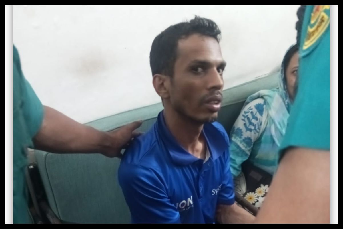 জনতার হাতে আটক ছাত্রলীগ নেতা কামাল