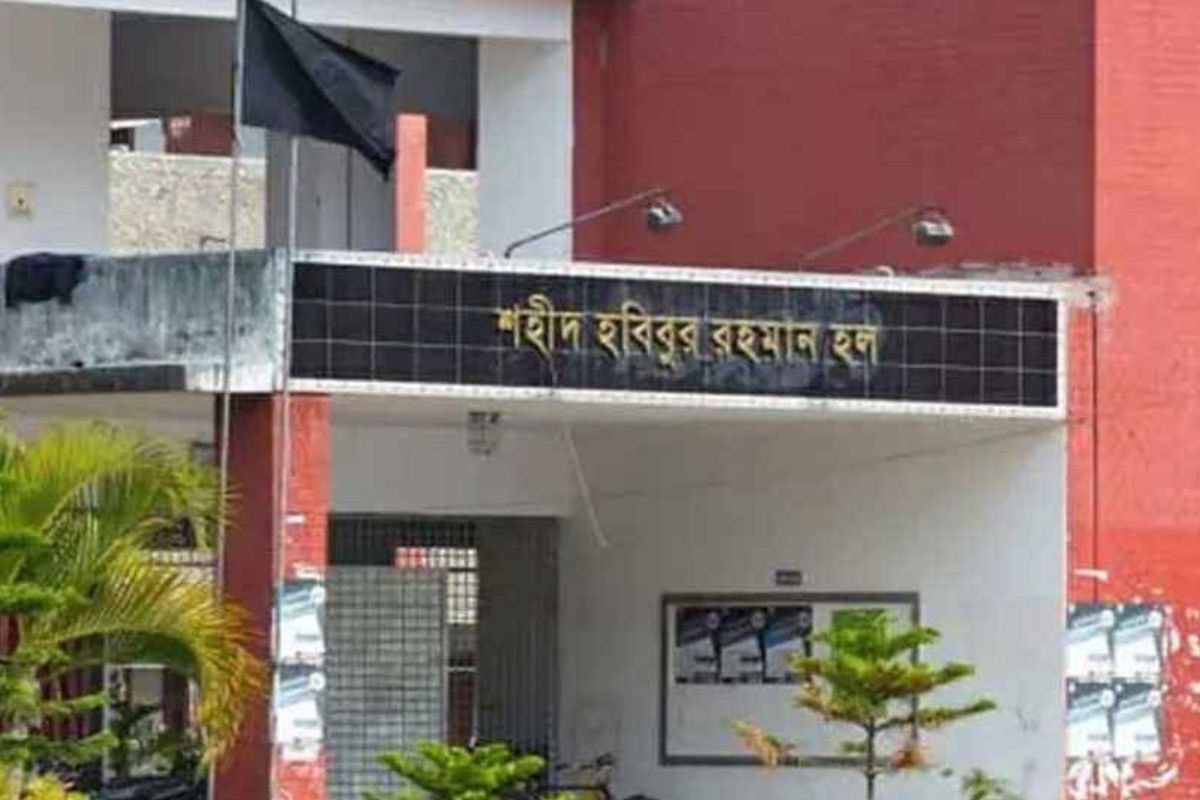 রাবির হলে বান্ধবীকে ছেলে সাজিয়ে রাতযাপনে এক ছাত্র, অতঃপর...