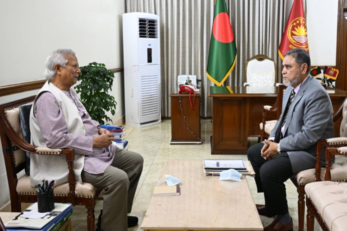 প্রধান উপদেষ্টার সঙ্গে সিইসি'র সাক্ষাৎ