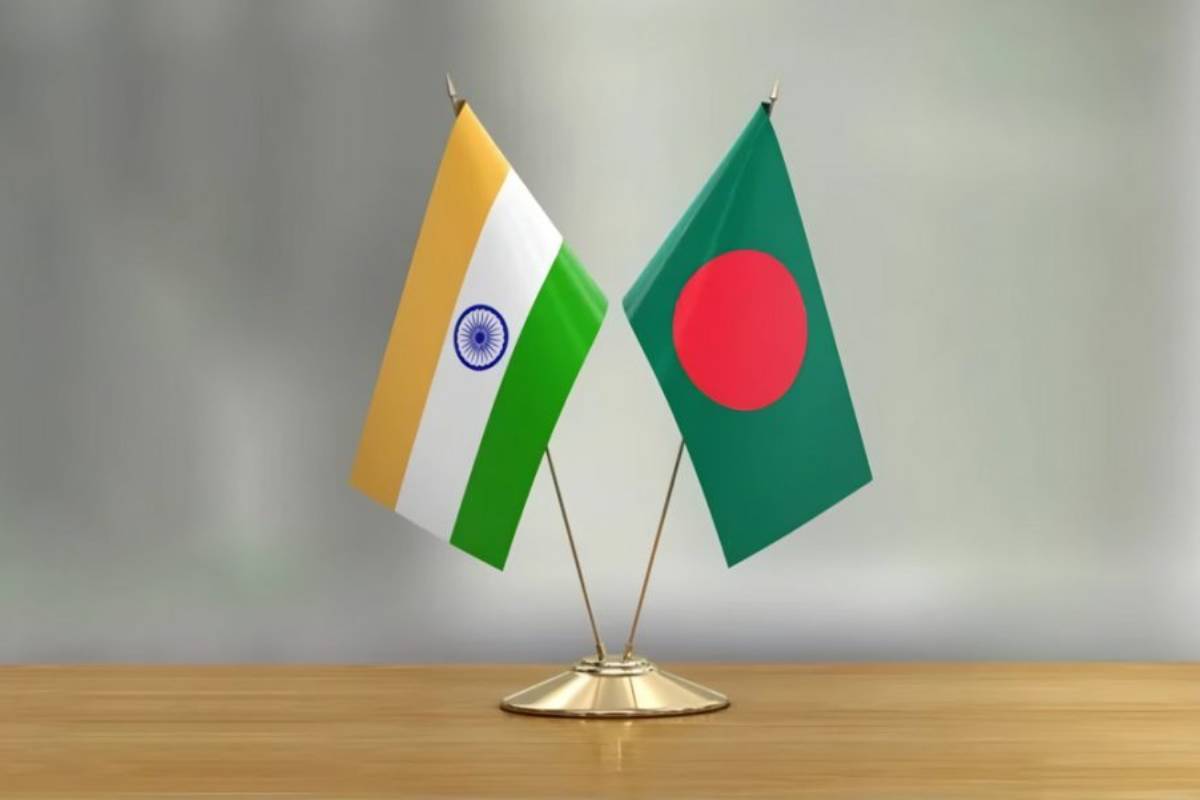 স্থলপথে বাংলাদেশি বস্ত্রপণ্য ভারতে প্রবেশে নিষেধাজ্ঞা জারি