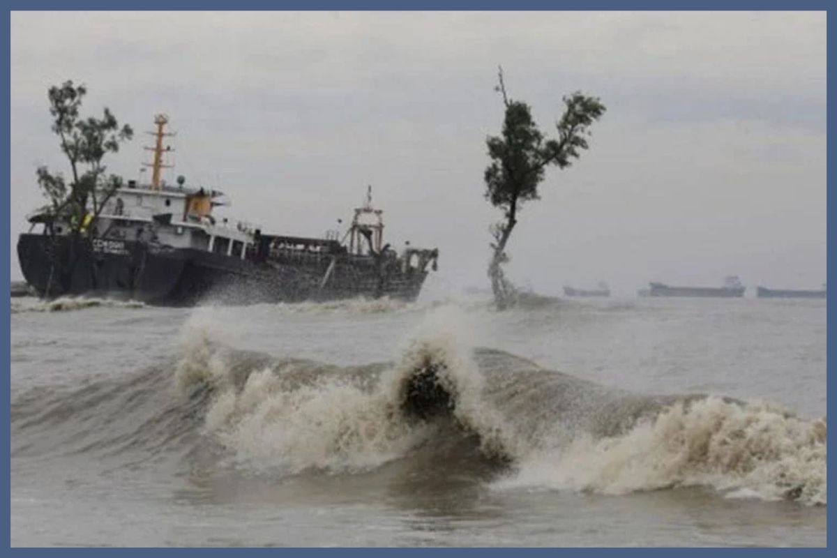 দেশের সব বন্দরে সতর্ক সংকেত
