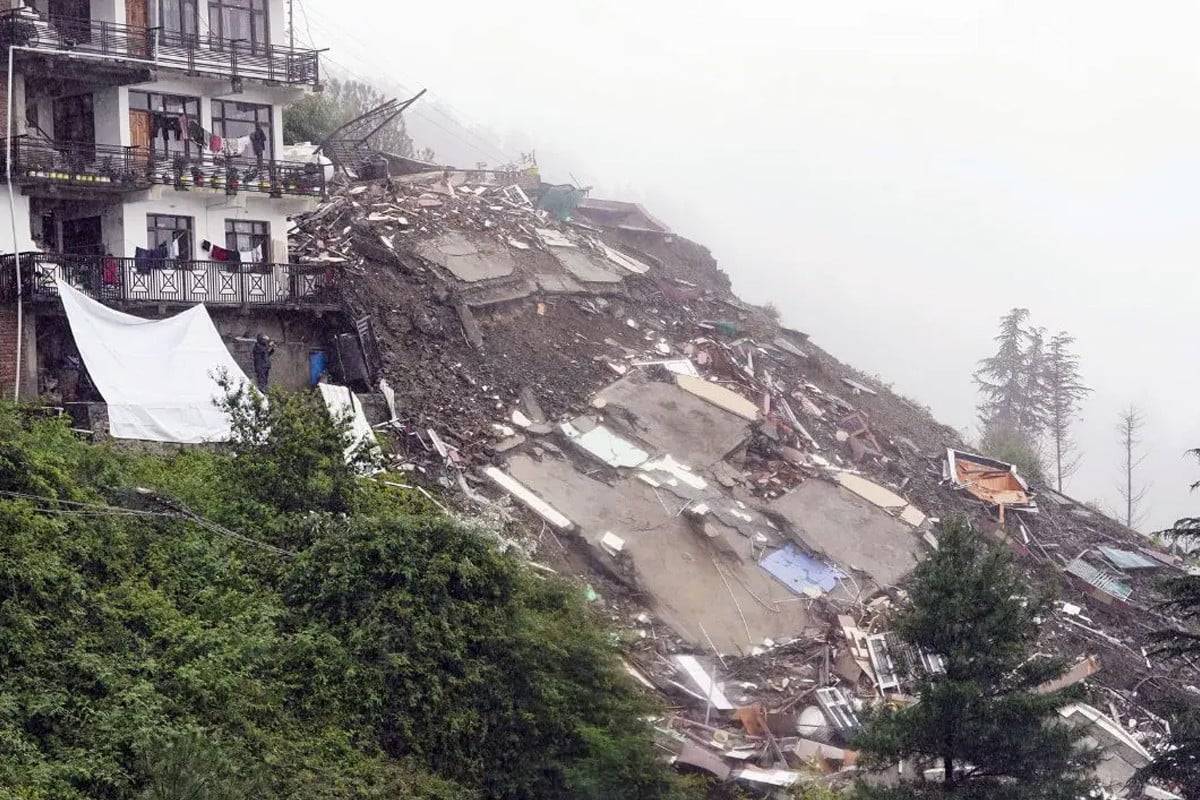 টানা বৃষ্টিপাতে ভয়াবহ ধস, মৃ-তের সংখ্যা বেড়ে ৬৩
