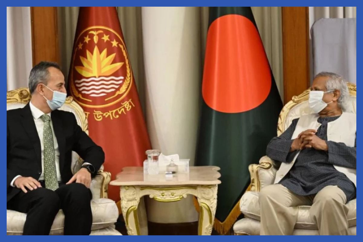 প্রধান উপদেষ্টার সঙ্গে তুরস্কের প্রতিরক্ষা সচিবের বৈঠক