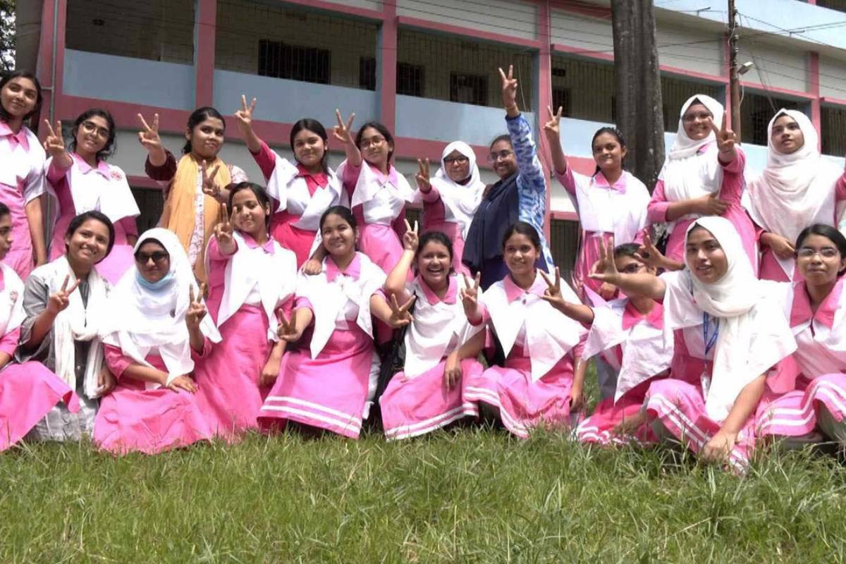 শতভাগ পাস করা প্রতিষ্ঠানের সংখ্যা কমে ৯৮৪