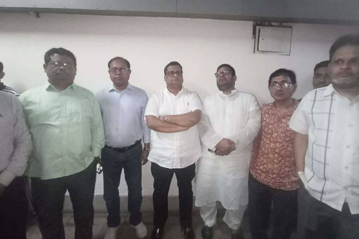 ঢাবিতে নীল দলের দেওয়া বিবৃতির সঙ্গে জড়িতদের শাস্তির দাবি
