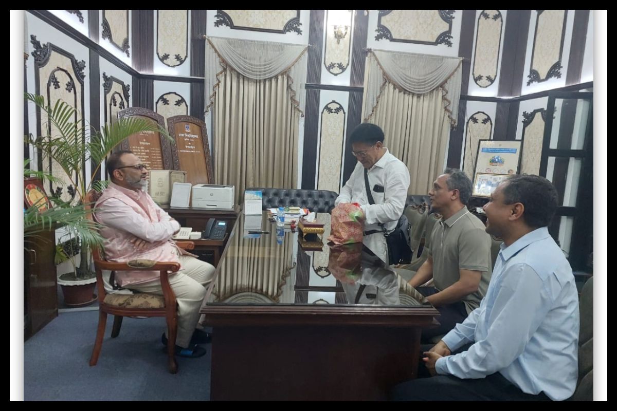 ঢাবি উপাচার্যের সঙ্গে ভারতের অধ্যাপকের সাক্ষাৎ