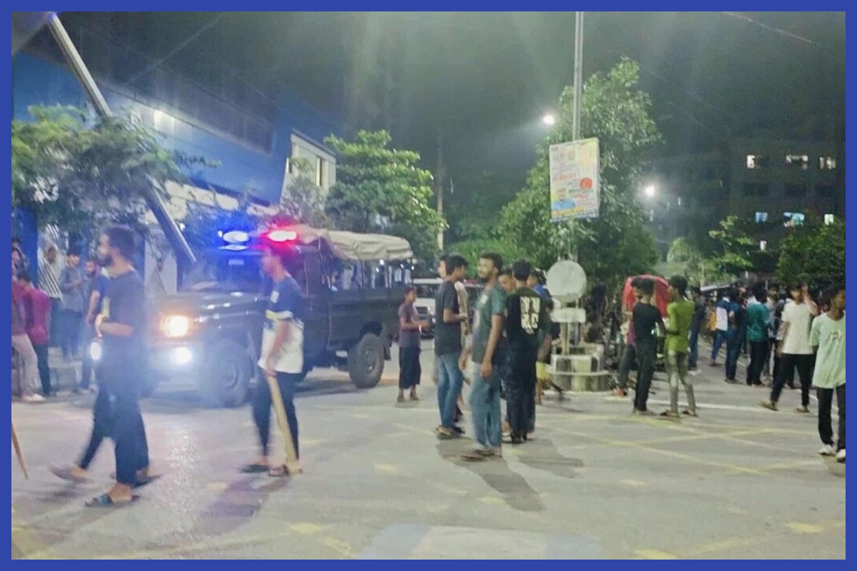 মাছ দামাদামি নিয়ে শিক্ষার্থী-ব্যবসায়ীদের সংঘর্ষ