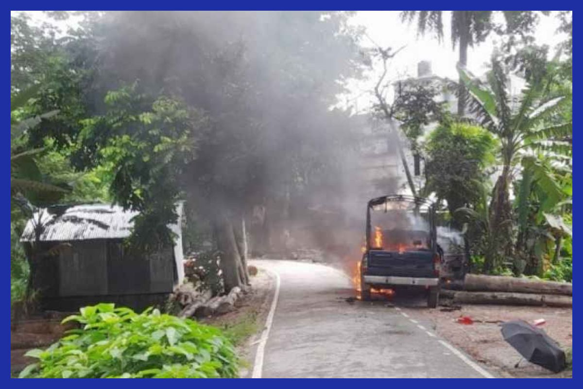 এনসিপির জুলাই পদযাত্রা : গোপালগঞ্জে পুলিশের গাড়িতে আগুন