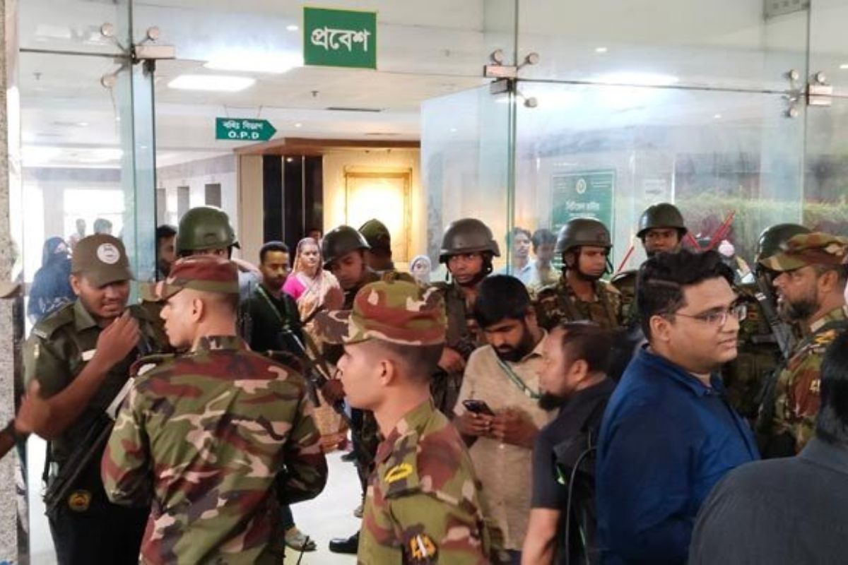 সেনা পাহারায় বার্ন ইনস্টিটিউট : উৎসুক জনতা প্রবেশে কড়াকড়ি