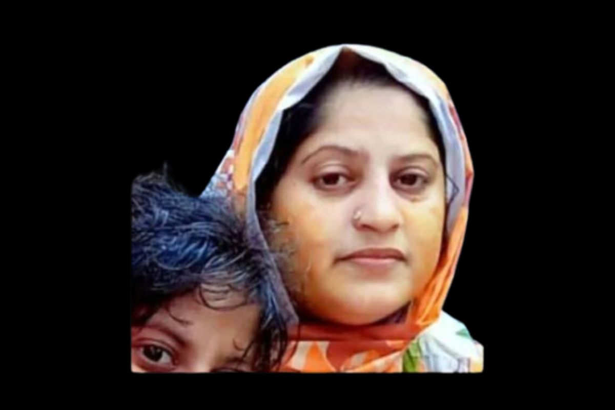 বিমান দুর্ঘটনায় মেয়েকে বাঁচাতে গিয়ে লাশ হয়ে ফেরেন মা