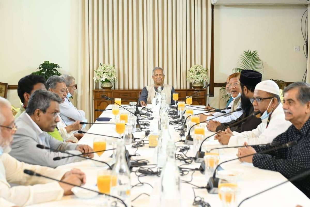 চার রাজনৈতিক দলের সঙ্গে প্রধান উপদেষ্টার বৈঠক