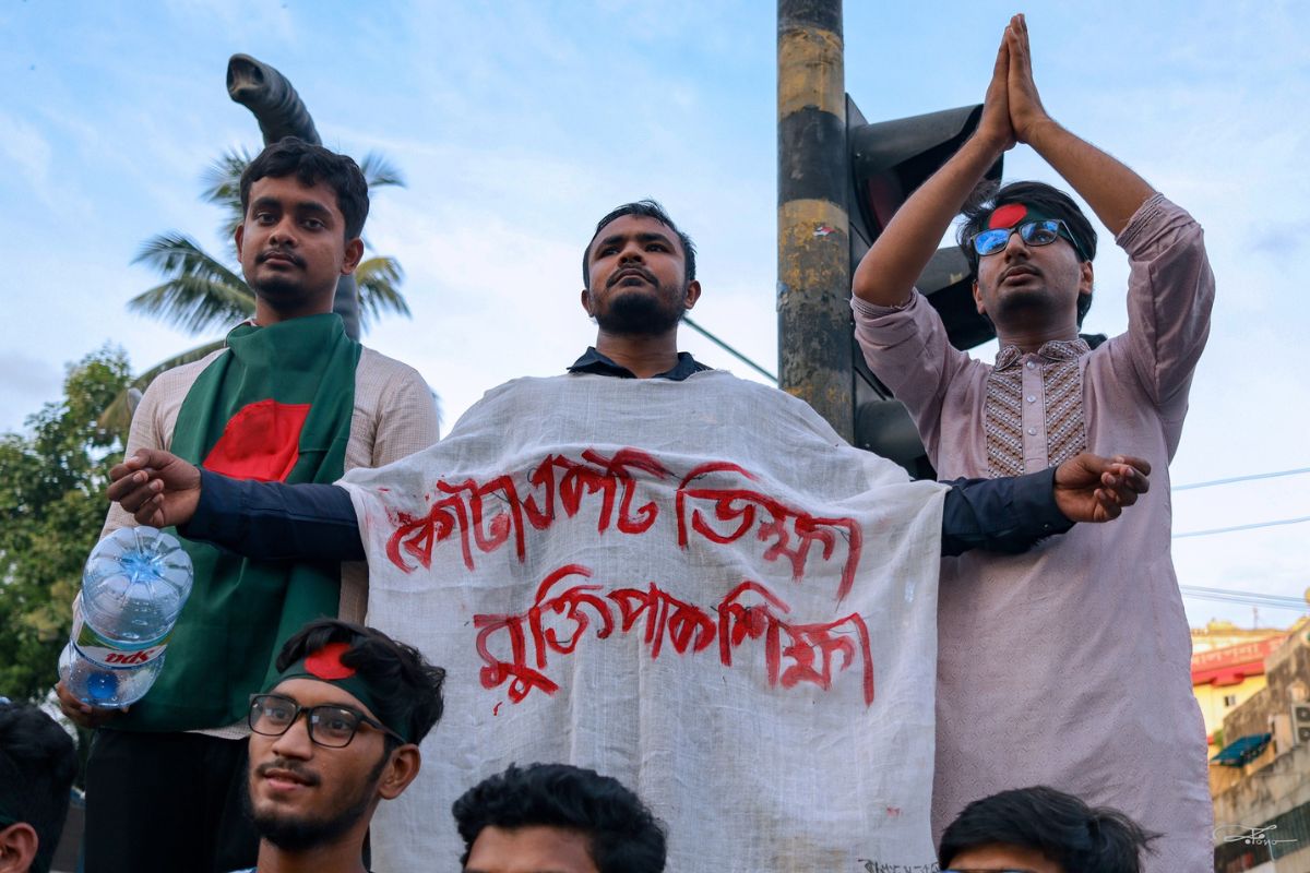 ২৩ জুলাই : কোটা সংস্কার করে প্রজ্ঞাপন জারি, সীমিত পরিসরে ইন্টারনেট