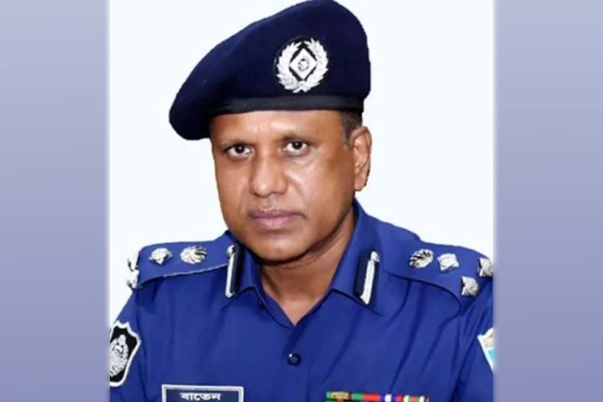 সাবেক ডিআইজি'র দেশত্যাগে নিষেধাজ্ঞা