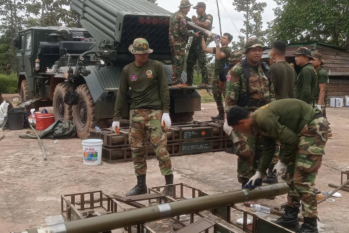 সীমান্তজুড়ে যুদ্ধ পরিস্থিতি, সামরিক আইন জারি