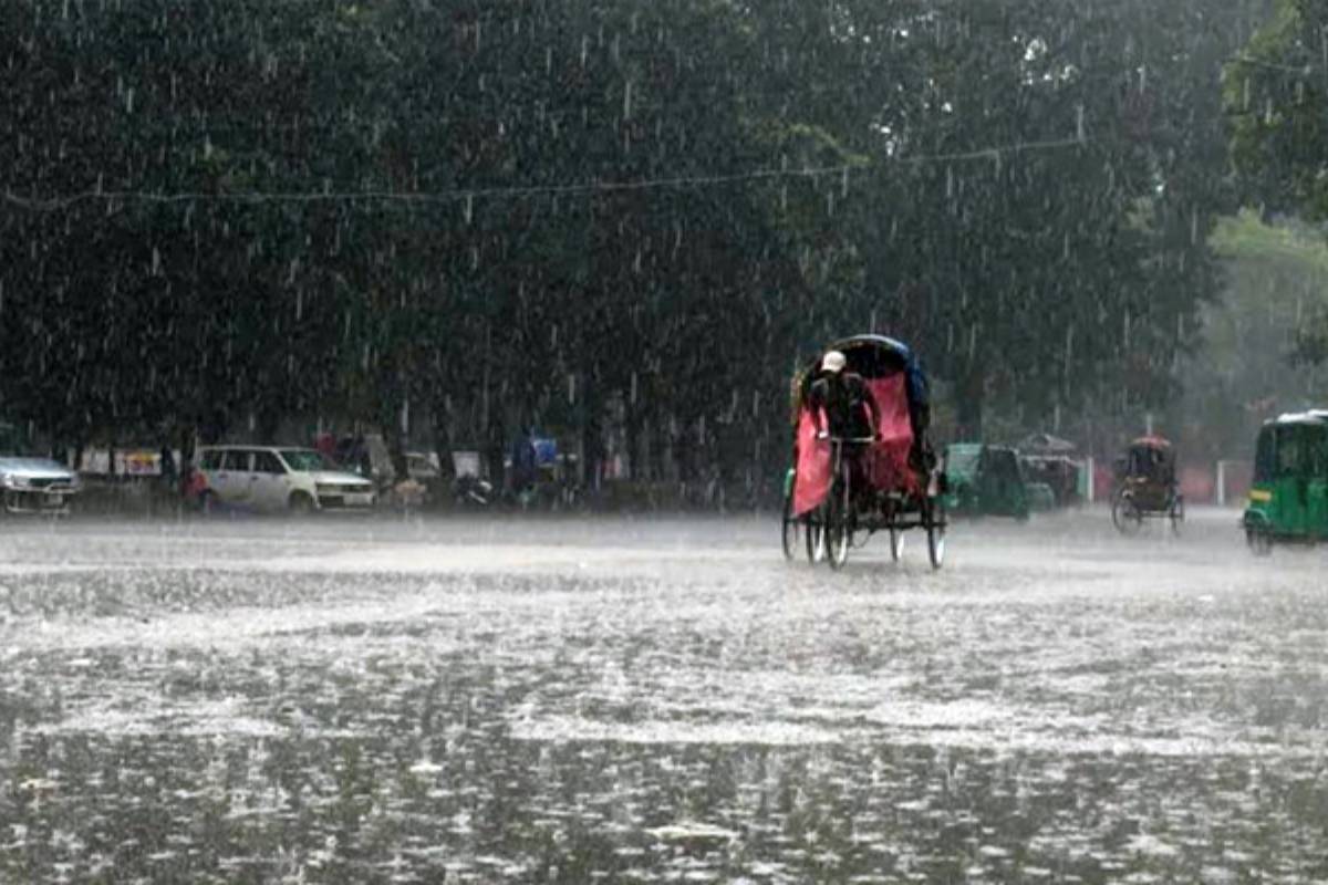 তিন বিভাগে ভারি বর্ষণ ও ভূমিধসের আশঙ্কা, সতর্কতা জারি
