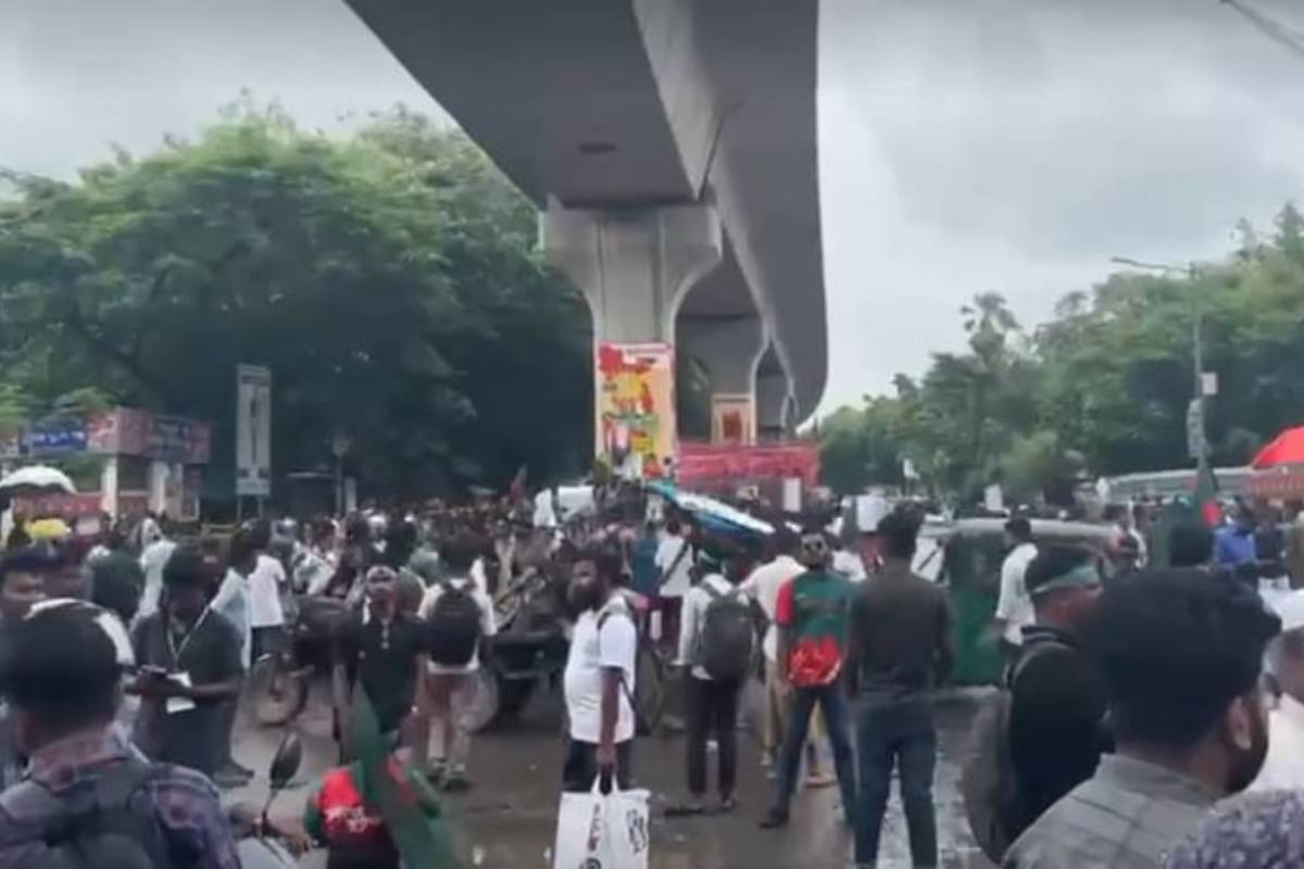 জুলাই সনদের দাবিতে শাহবাগ অবরোধ