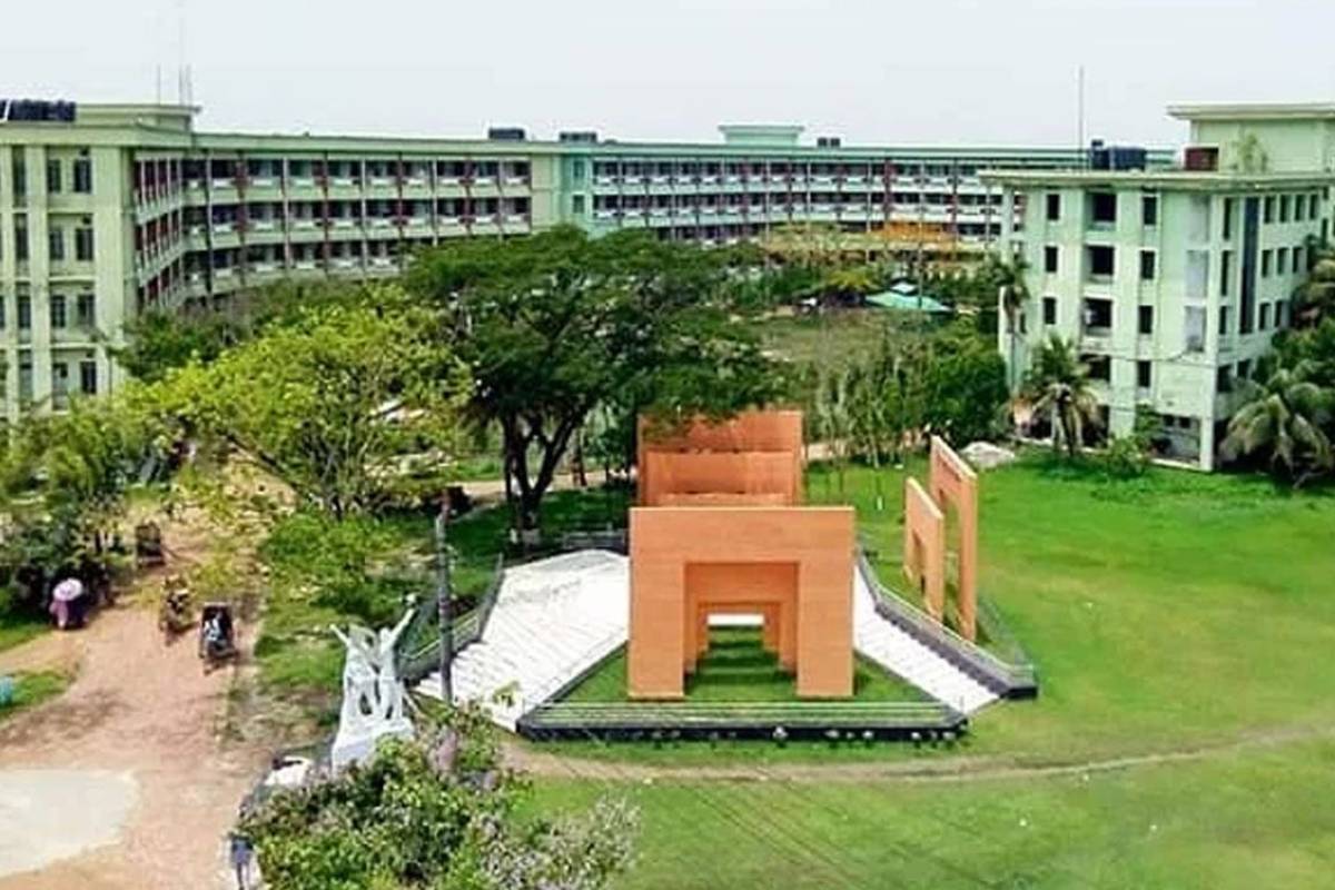 কবি নজরুল বিশ্ববিদ্যালয়ে নির্মাণাধীন ভবনের ছাদ ধস:তদন্তে ইউজিসি