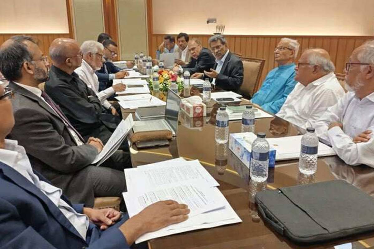 জুলাই সনদের আইনি চ্যালেঞ্জ: সমাধানের খোঁজে ঐকমত্য কমিশন