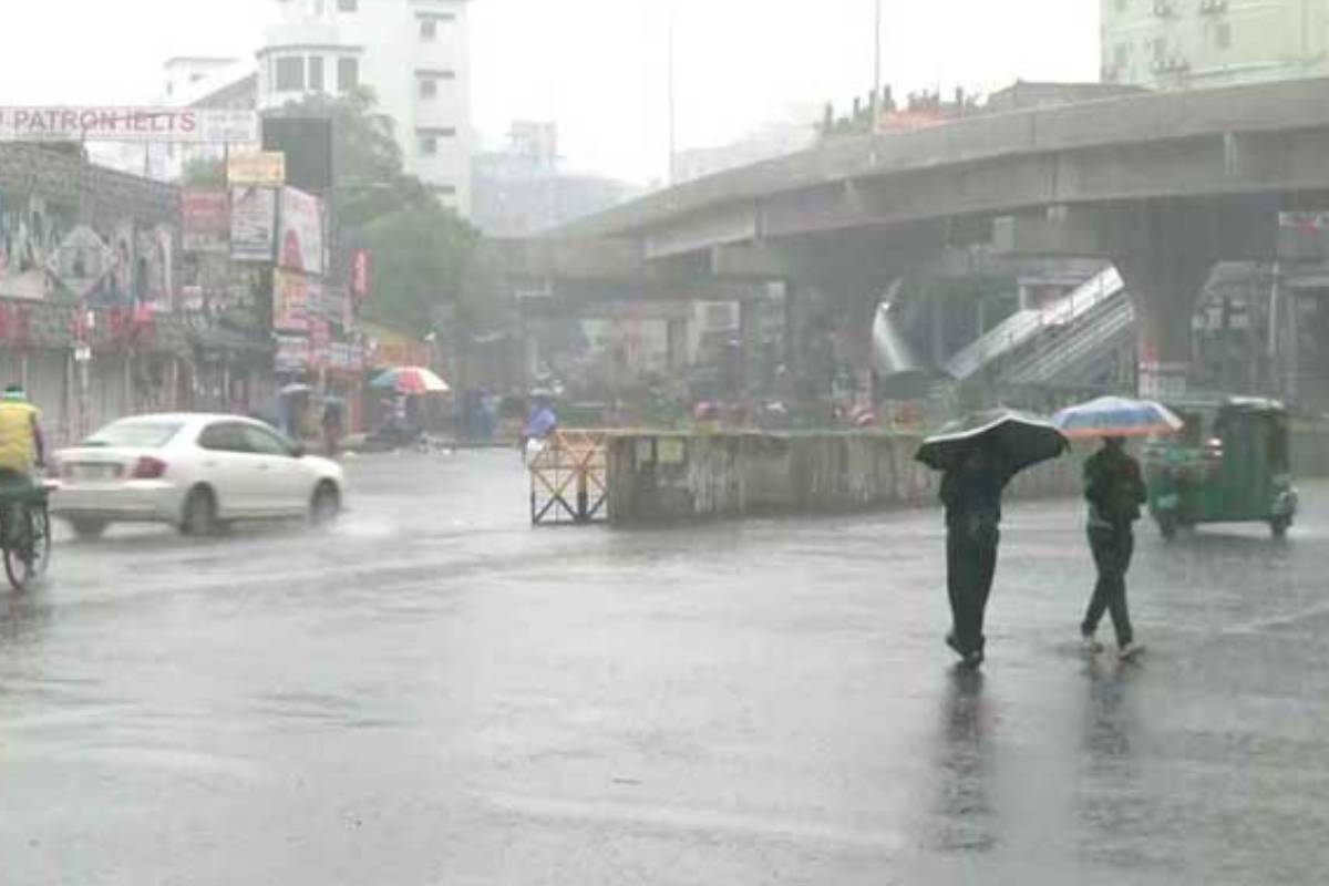 ঢাকায় সকাল থেকেই গুঁড়িগুঁড়ি বৃষ্টি