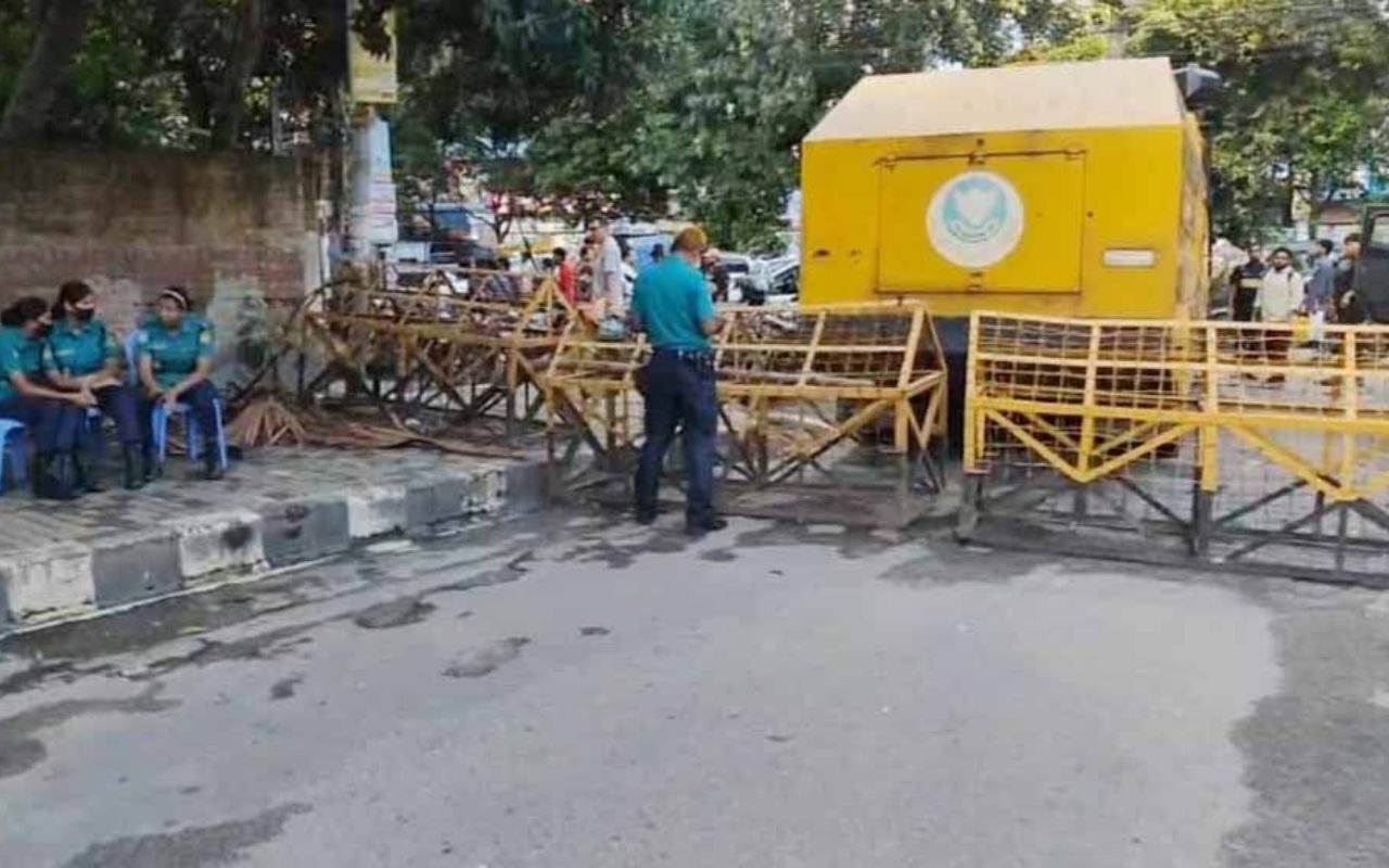 ১৫ আগস্টকে কেন্দ্র করে ধানমন্ডি ৩২ নম্বরে নিরাপত্তা জোরদার
