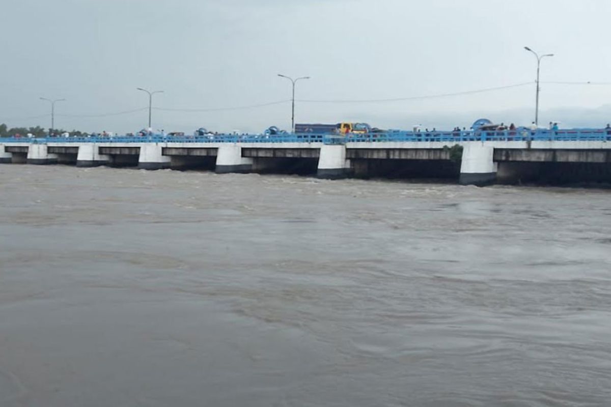 ফুলে ফেঁপে উঠছে তিস্তা, পানিবন্দি ১৫ হাজার মানুষ
