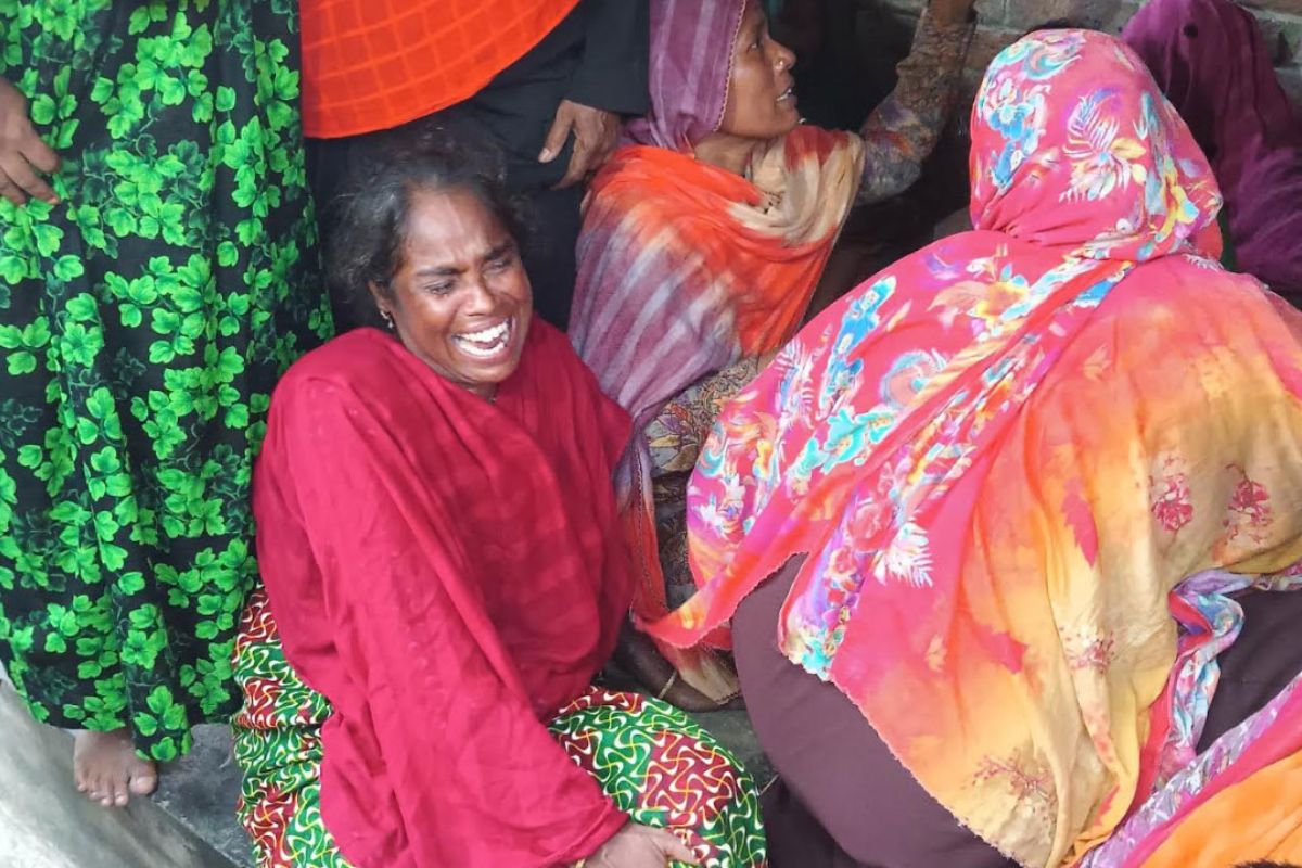 দুই ঘরে এক পরিবারের ৪ মরদেহ, মিলেছে চিরকুট