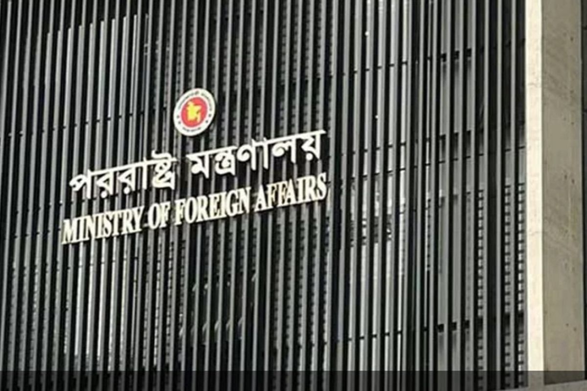 দেশের সব কূটনৈতিক মিশন থেকে রাষ্ট্রপতির ছবি সরানোর নির্দেশ