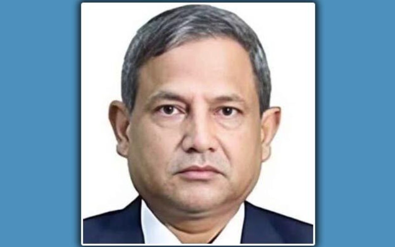 দেশ ছাড়তে পারবেন না শেখ হাসিনার সাবেক সামরিক সচিব