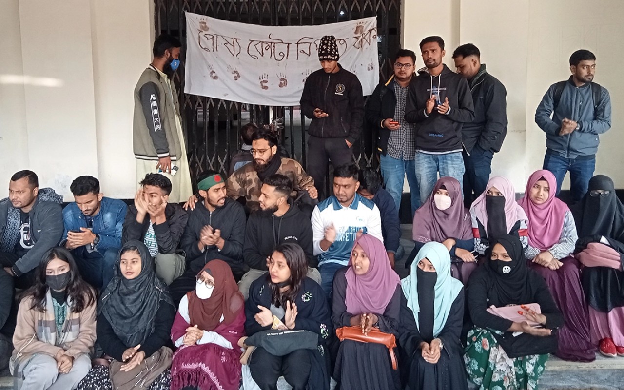 পোষ্য কোটা ঘিরে উত্তাল রাবি, শিক্ষক-শিক্ষার্থী মুখোমুখি অবস্থানে