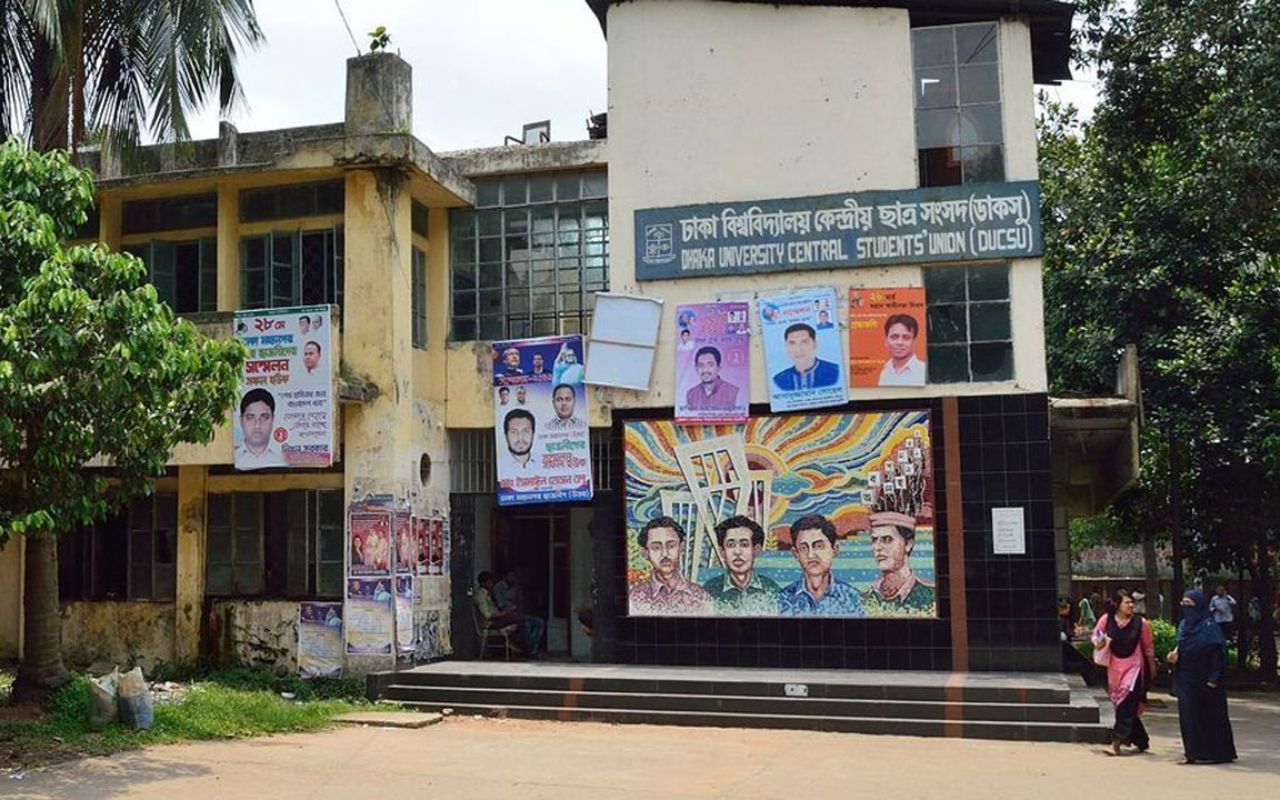 ডাকসু নির্বাচন: প্রচারণায় অর্থ ও খাবার বিতরণে নিষেধাজ্ঞা