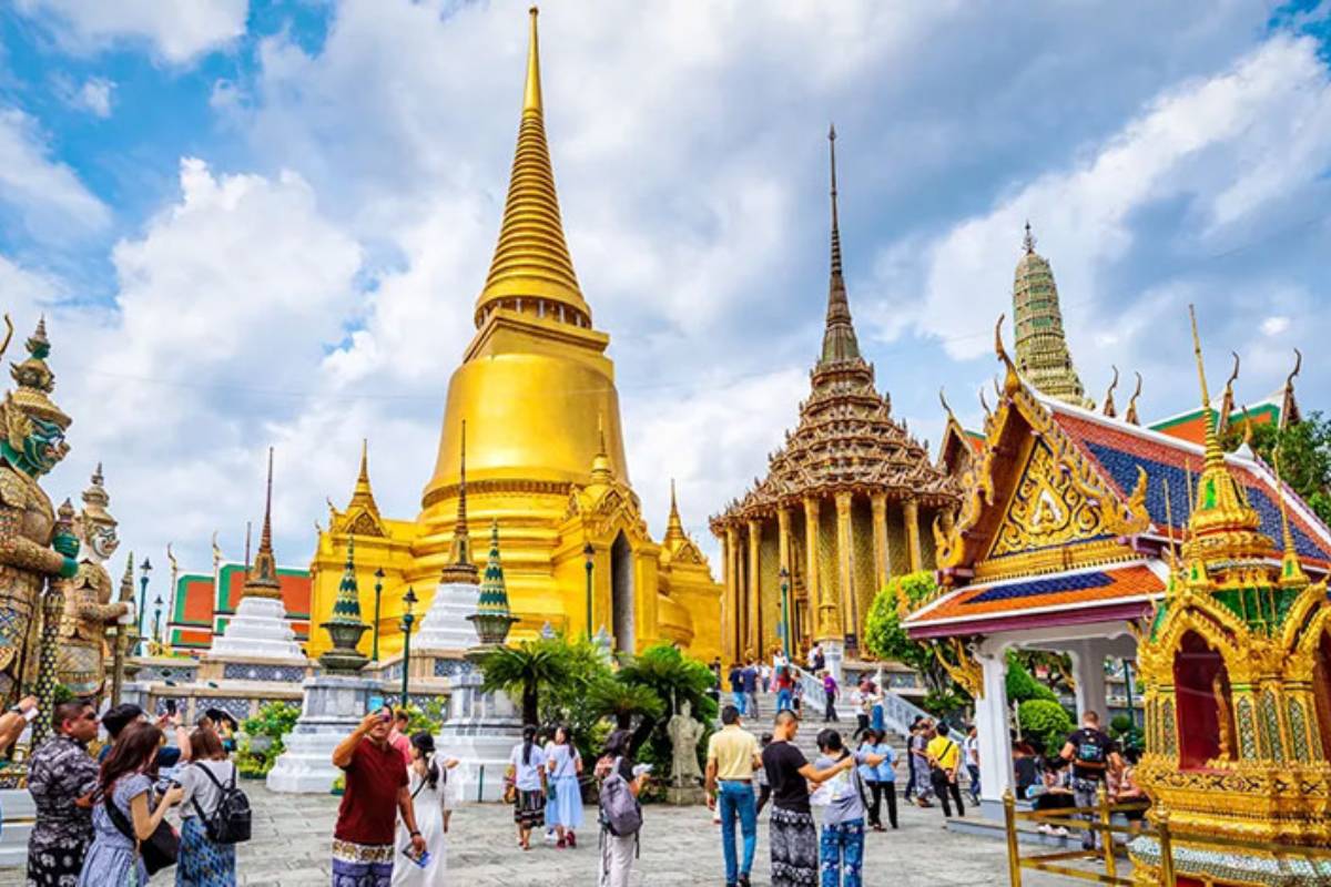 পর্যটক আকর্ষণে বিনামূল্যে বিমান টিকিট দেওয়ার কথা ভাবছে যে দেশ