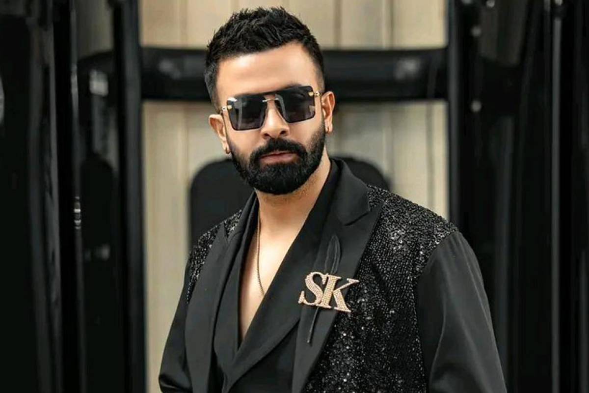 চলতি বছরেই বড় ধামাকা নিয়ে আসছেন শাকিব খান