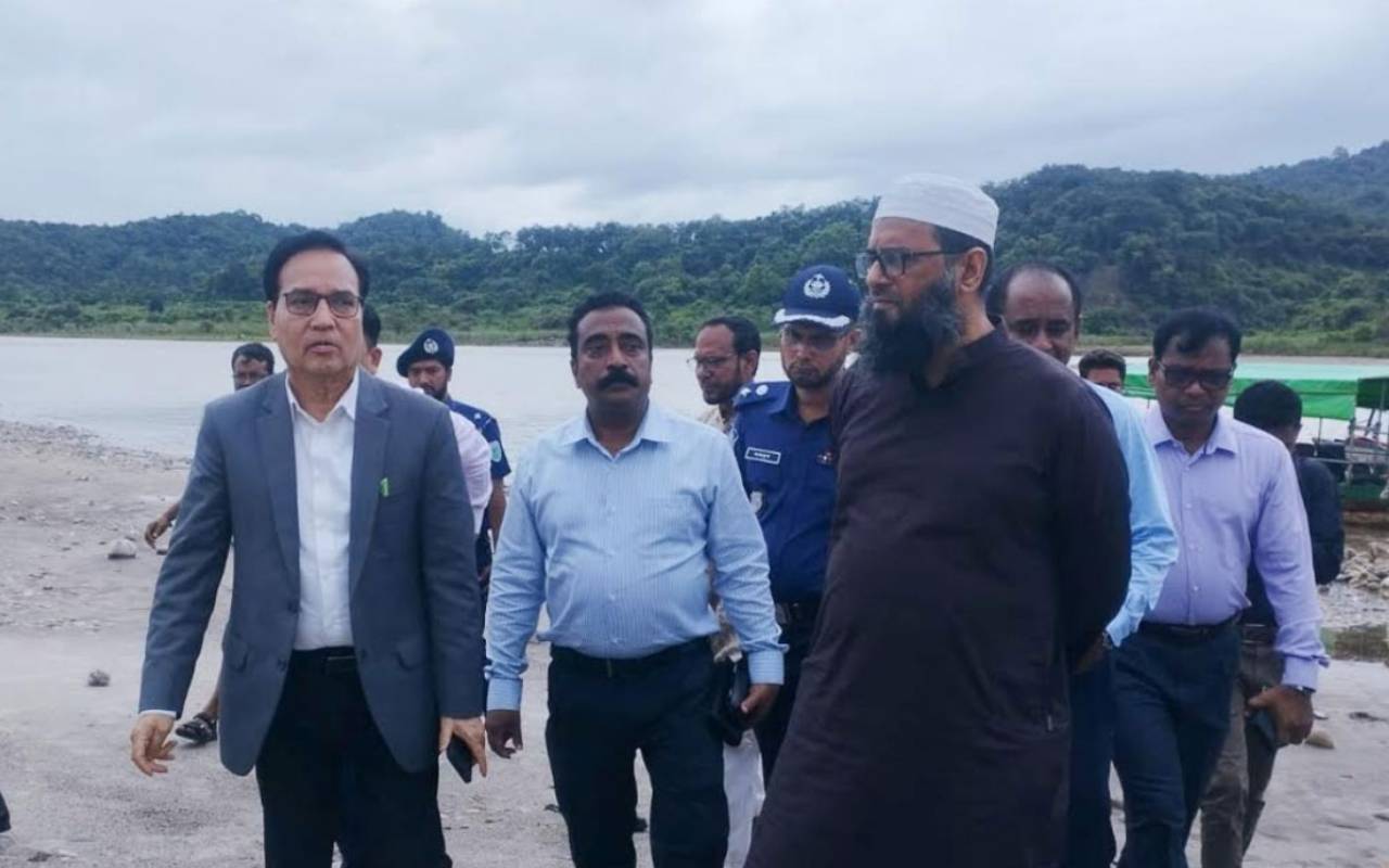 সাদাপাথর লুটে জড়িতদের কঠোর হুঁশিয়ারি জনপ্রশাসন সচিবের