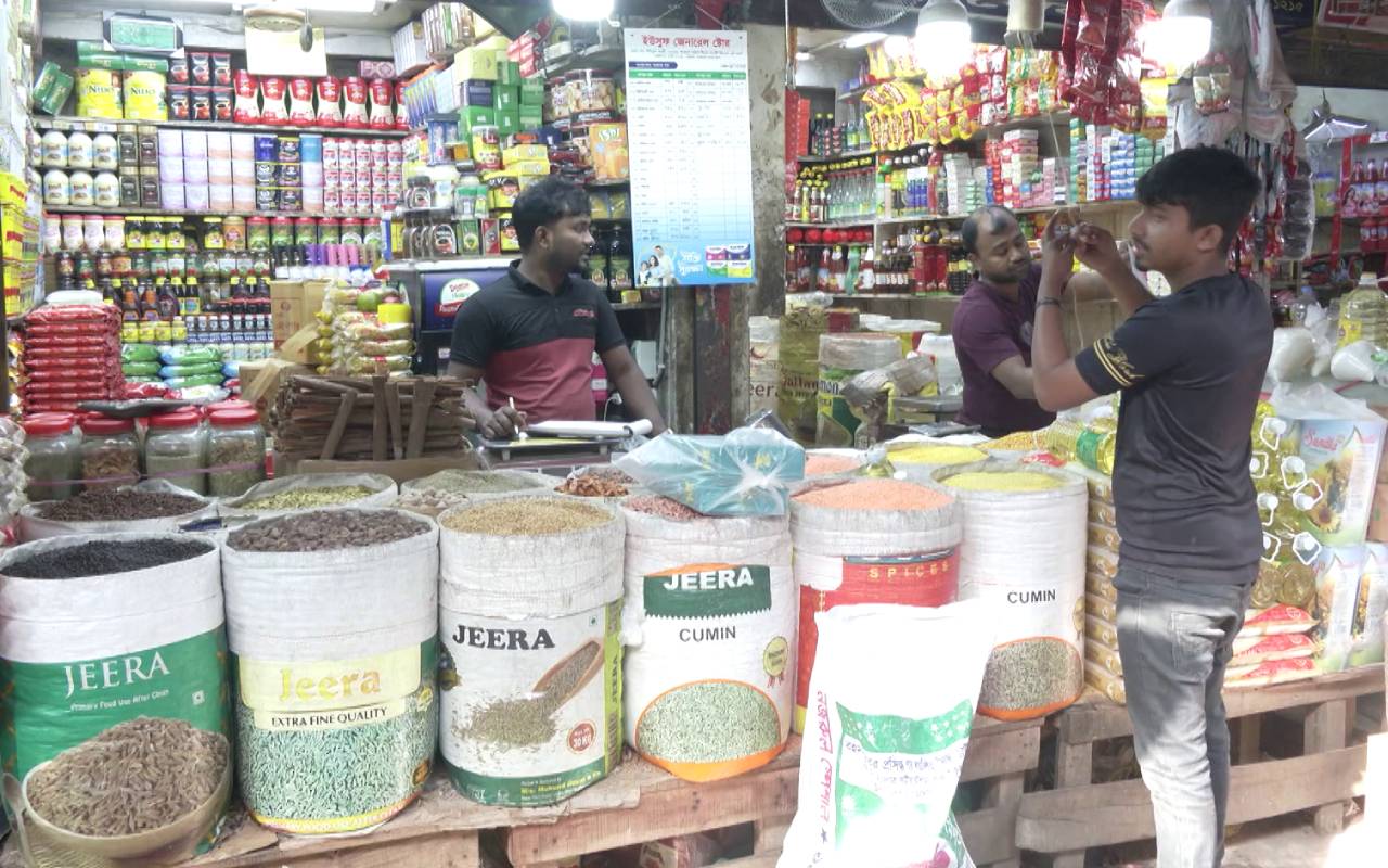 সবজির পর এবার বাড়ল ডাল, আটা ও তেলের দাম