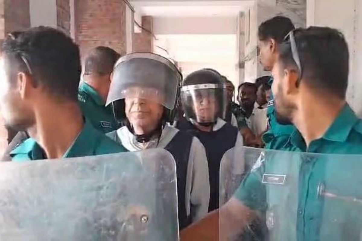 রিমান্ড শেষে কারাগারে আনিসুল ও মেনন