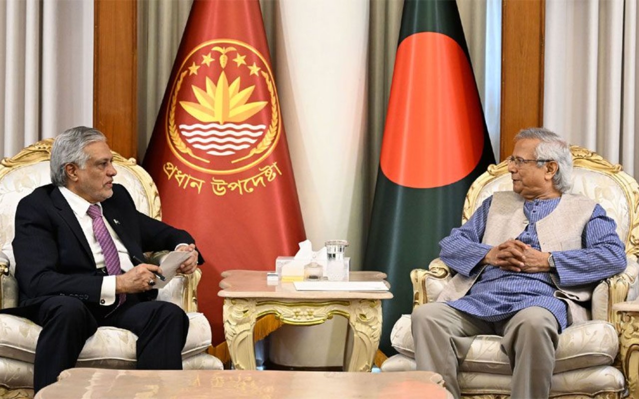 প্রধান উপদেষ্টার সঙ্গে সাক্ষাৎ করলেন পাকিস্তানি পররাষ্ট্রমন্ত্রী