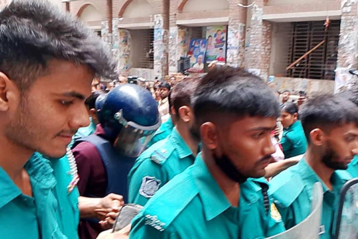 সাবেক সচিবের বিরুদ্ধে ভোট কারচুপির অভিযোগ