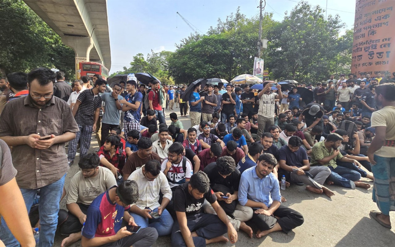 ‘লং মার্চ টু ঢাকা’ এর ঘোষণা দিয়ে শাহবাগ ছাড়লেন বুয়েট শিক্ষার্থীরা